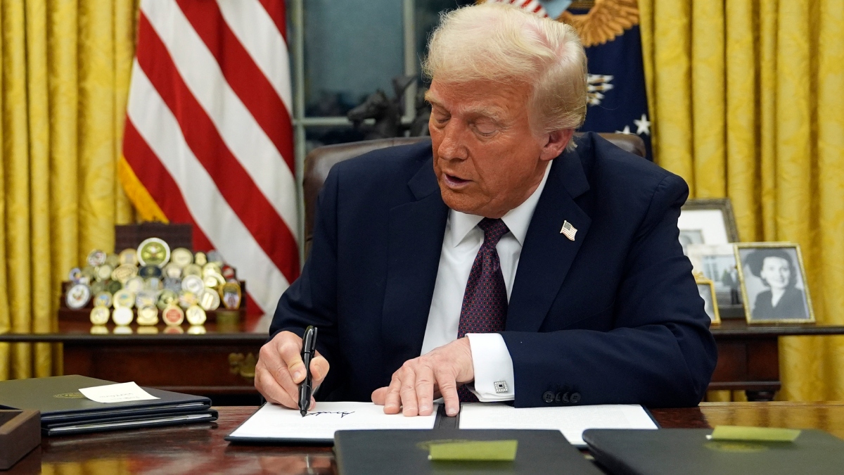Trump 2.0: New President signs series of executive orders; pardons 1,500 Jan 6 rioters Trump 2.0: New President signs series of executive orders; pardons 1,500 Jan 6 rioters