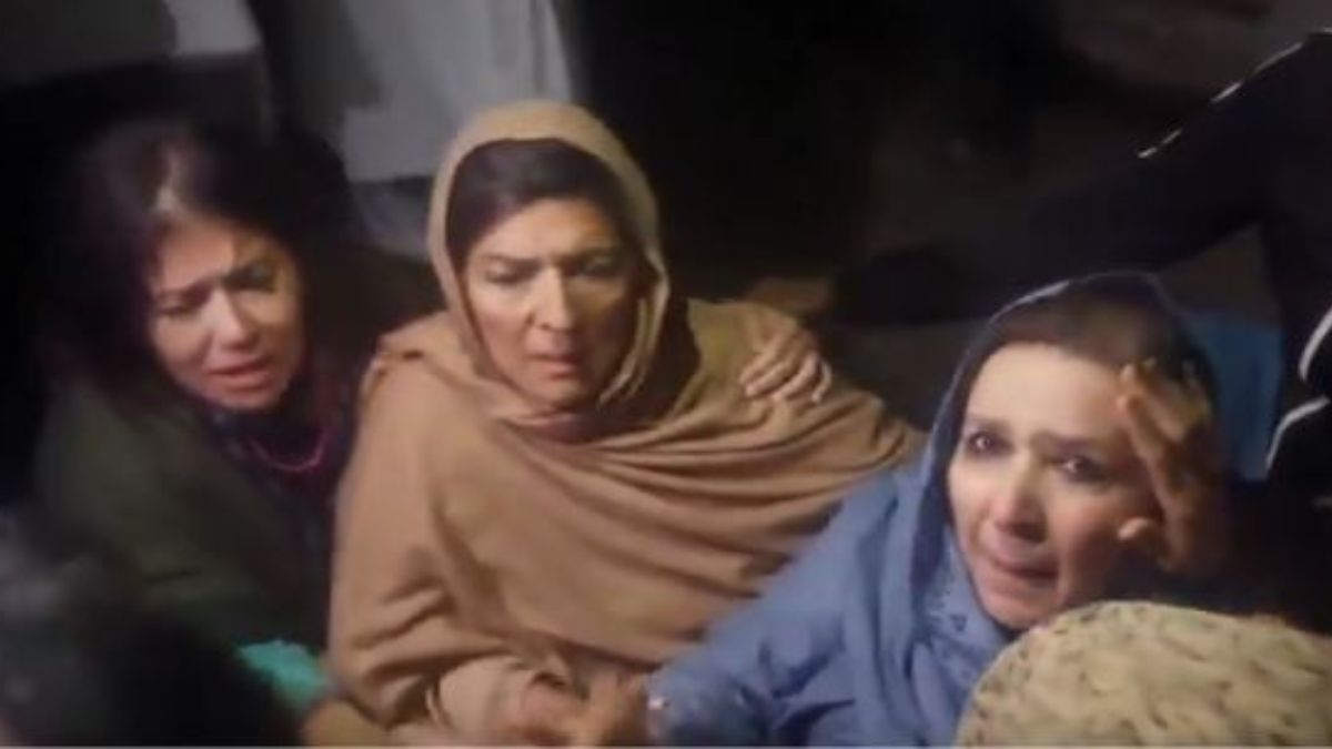 Imran khan sisters outside adiala jail - 1