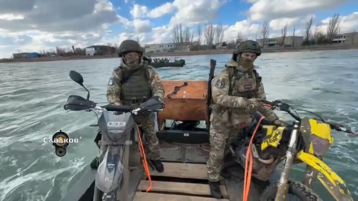 The viral video showed Russian Marines stowing dirtbikes on speedboats to be used on fronlines | Telegram