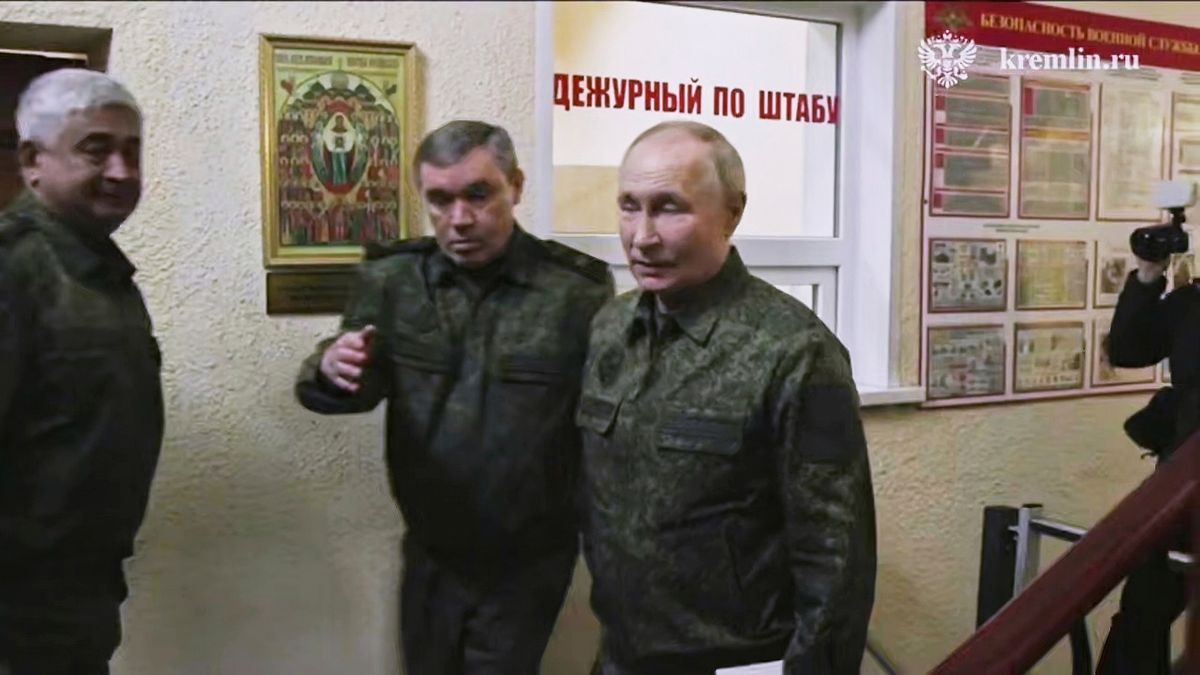 Russian President Vladimir Putin, right, accompanied by Russian Chief of General Staff Gen. Valery Gerasimov, second left, visits military headquarters in the Kursk region | AP 