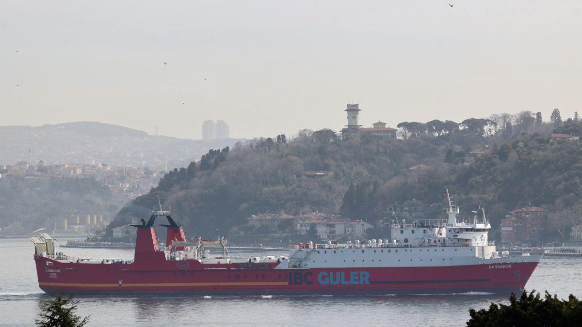 Cameroon flagged vessel Barbaros transiting via Bosphorus en route from Novorossiysk to Libya carrying StroyTransKom KamAZ trucks and other cargo | Yörük Işık