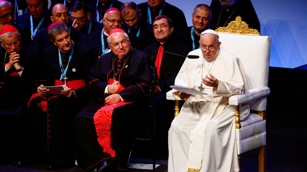 pope-francis-and-cardinals - 1