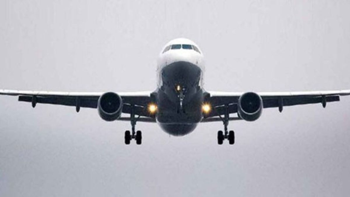 Lahore, Karachi airport closure