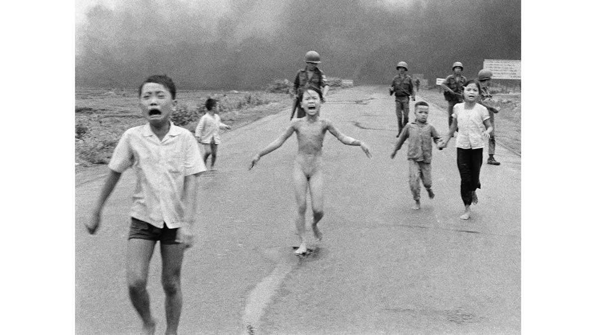 Nick-Ut-napalm-girl-vietnam-war-2 Nick-Ut-napalm-girl-vietnam-war-2