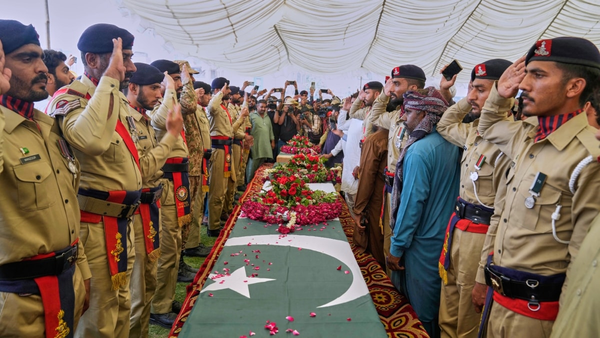 Pakistan army soldiers salute during funeral prayers to the victims of missile strike in Punjab's Muridke | AP