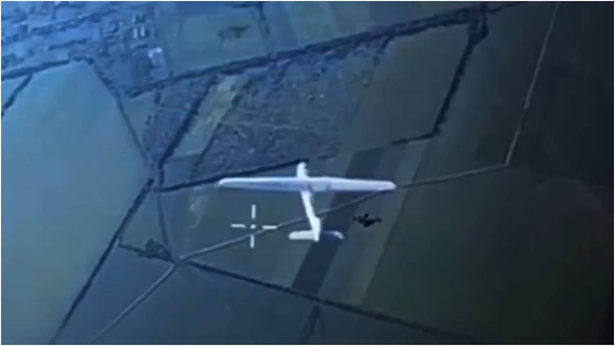 You can see the Ukrainian UAV approaching the Russian Orlan-10 from below | X