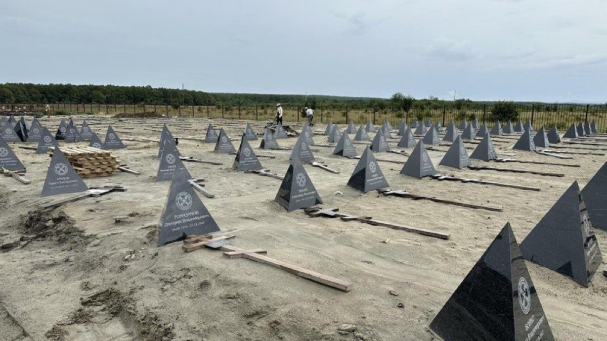 Russian "dragon's teeth" anti-tank fortifications | X