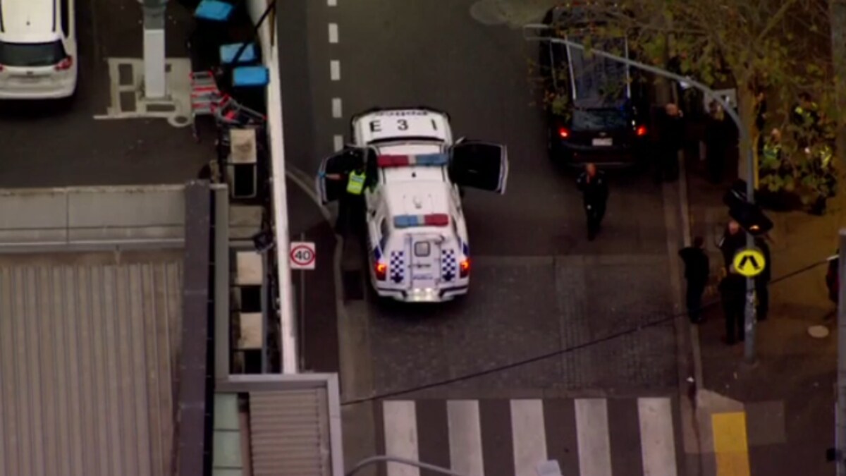 The police were helped by the public to catch the accused at Moonee Ponds | X