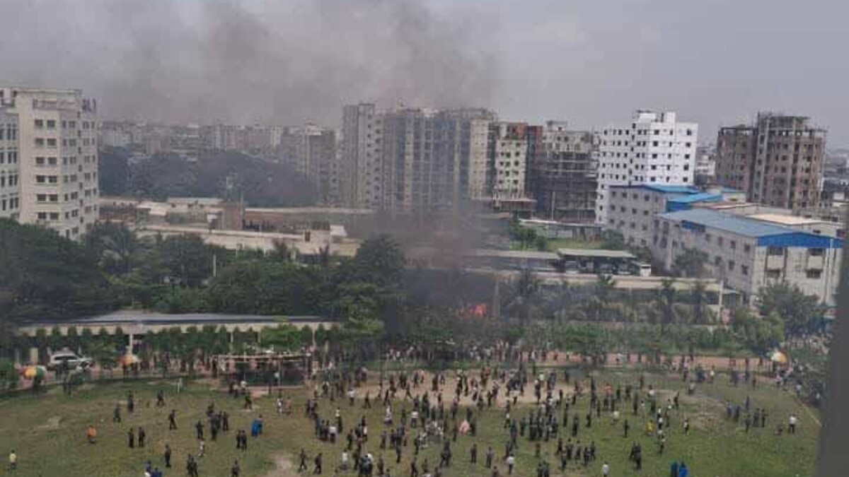One life was lost in the Bangladesh Air Force plane in crash in Dhaka's Uttara | X