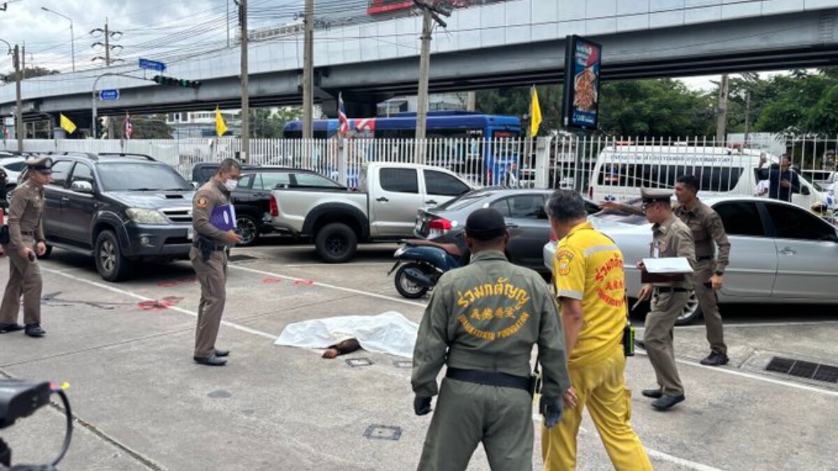 Police at the scene of the Bangkok market shooting | X