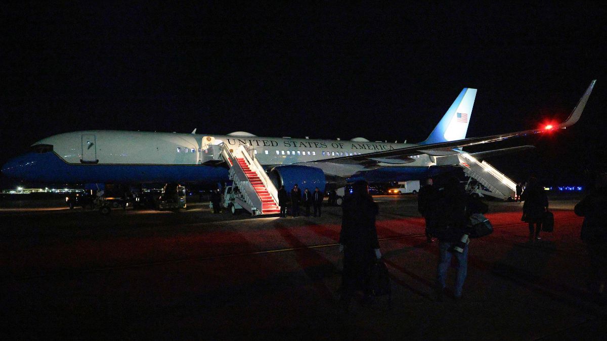 us-donald-trump-air-force-one-davos-switzerland - 1