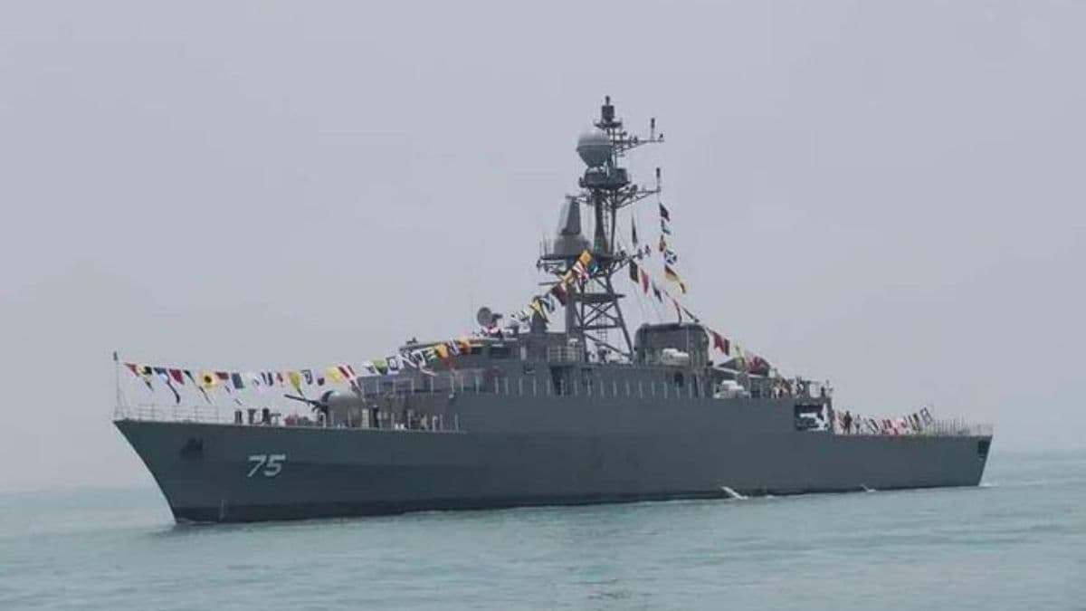 iran-warship-iris-dena - 1