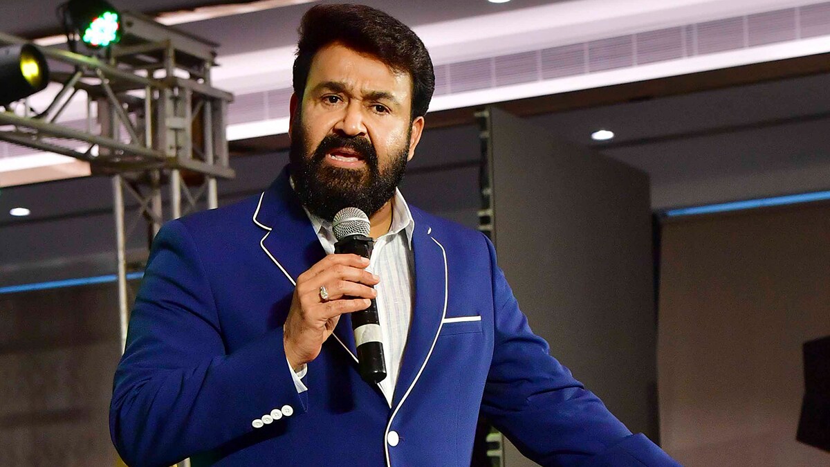 78-Mohanlal-addressing-the-media