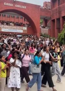 Girls of Gargi College, New Delhi, booing an ABVP-backed DUSU president | Instagram