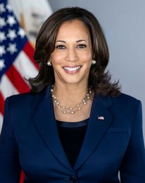 Kamala Harris in her favourite pearls | White House