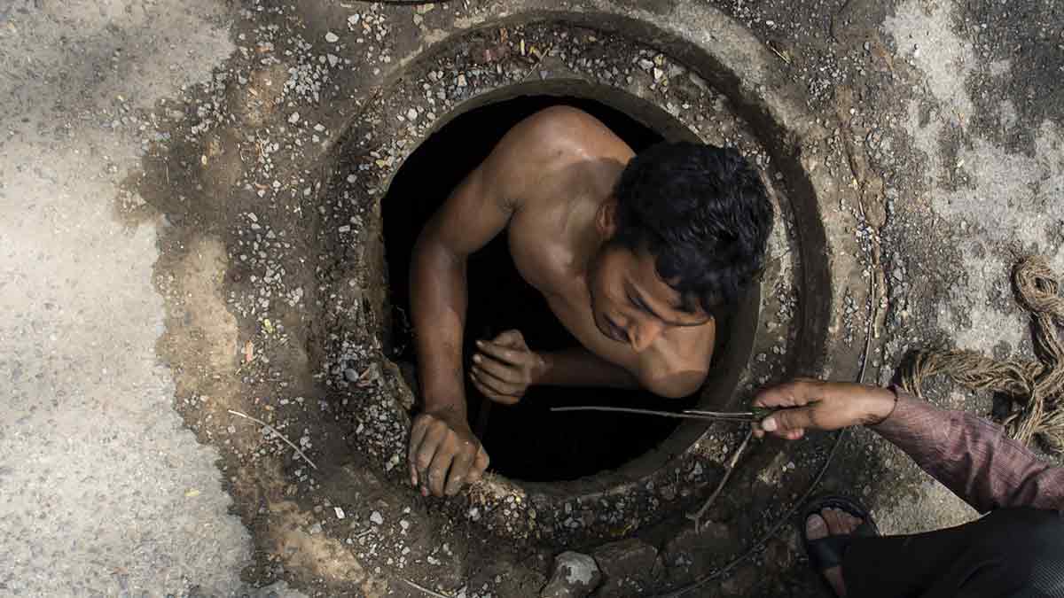 3-Man-Hole