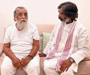 Hemant Soren with his father, Shibu Soren | PTI