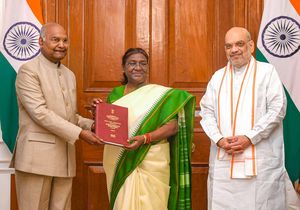 Ram Nath Kovind submitting his report on 'One Nation, One Election' to President Droupadi Murmu. Also seen Union Home Minister Amit Shah | PTI