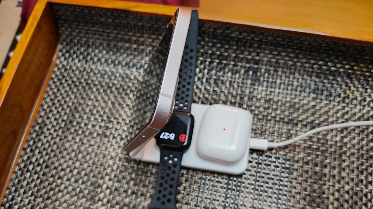 ALOGIC Yoga 3-in-1 wireless charging stand