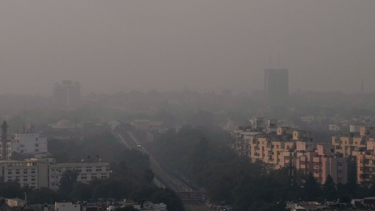 A thick layer of smog envelops the sky in Delhi | AP