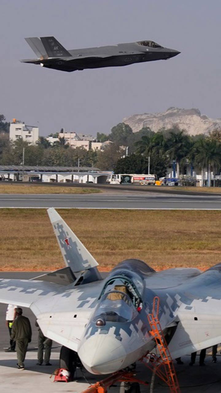 Rare images of Russian Su-57 and US-35 fifth-gen fighter jets
