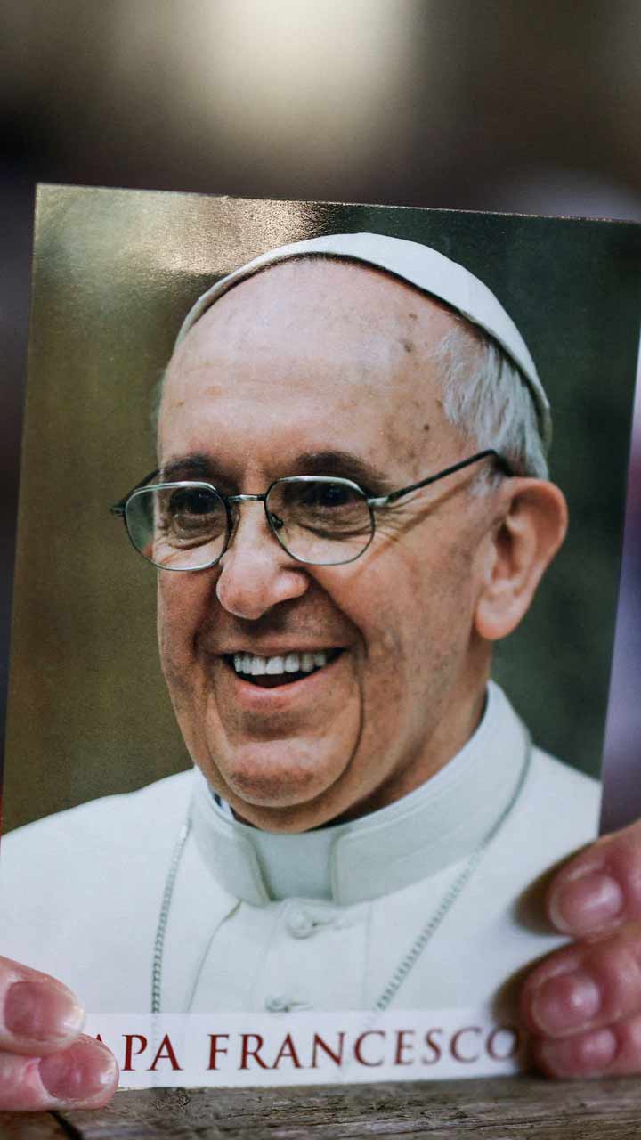 Pope Francis plans to make first public appearance from hospital after five weeks of treatment