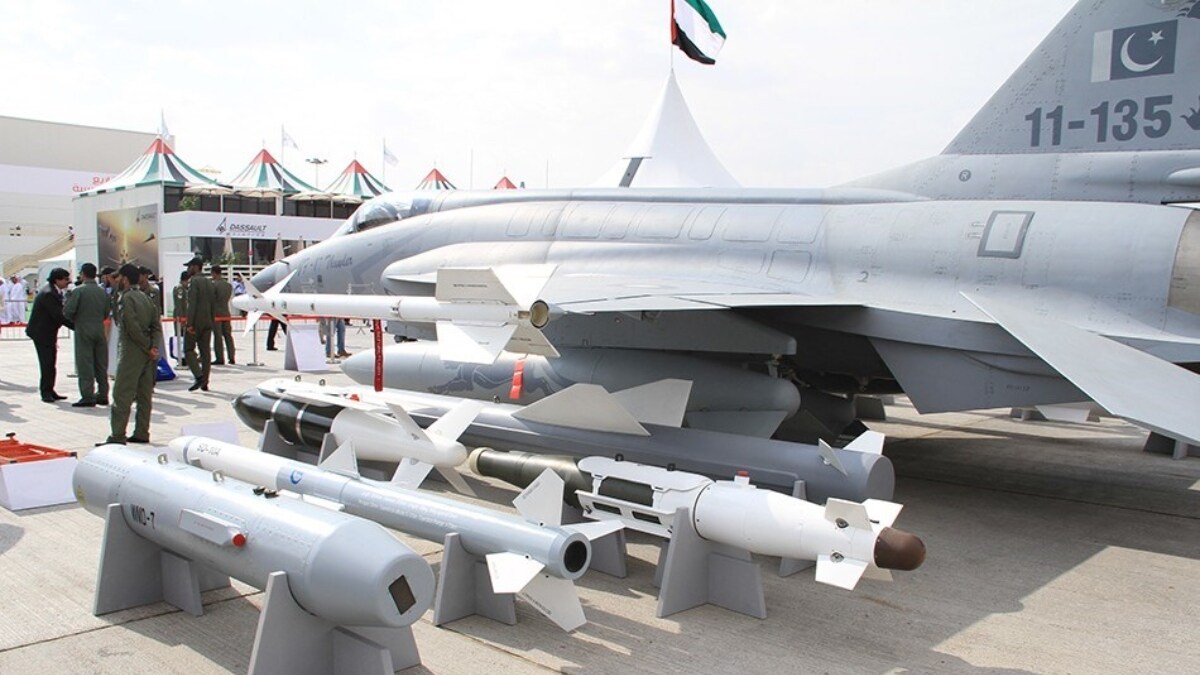 A jet of the Pakistan Air Force alongside a JS-6 bomb | X