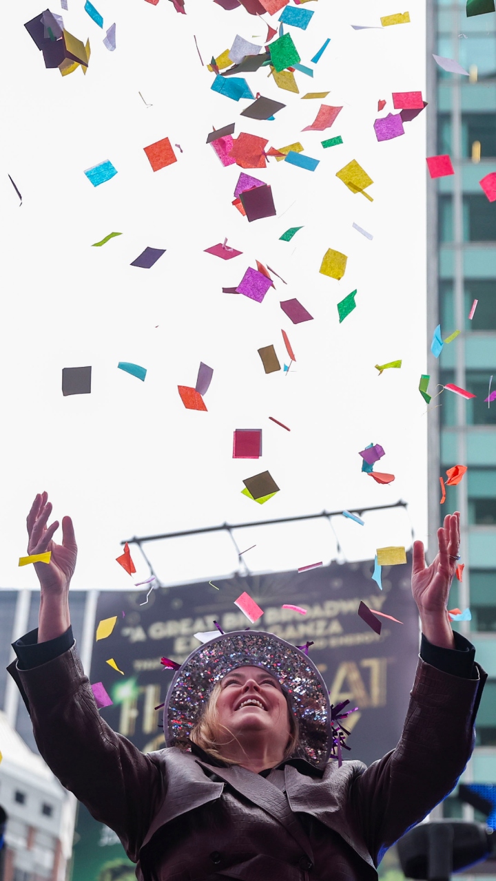 Happy New Year 2025 wishes: 10 warm greetings, quotes to send your friends and family on January 1!